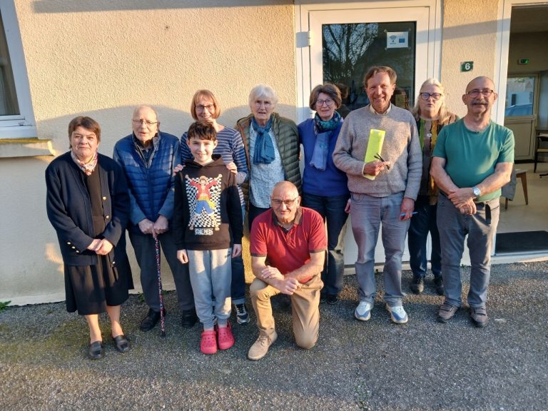 Quand le théâtre local révèle les absurdités de notre société