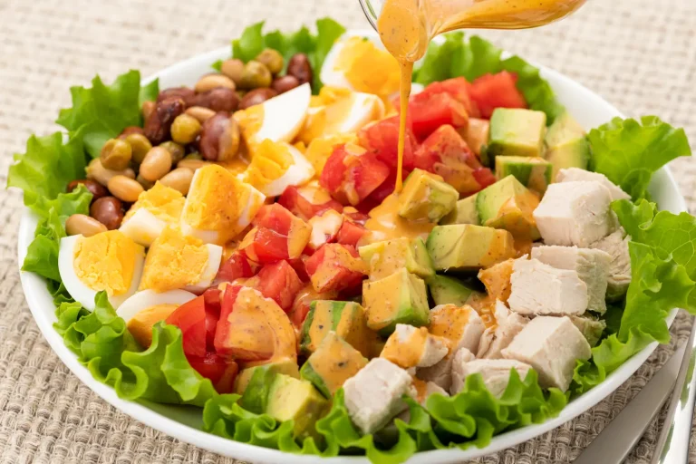 La recette de vinaigrette incontournable : pourquoi elle sublime toutes vos salades