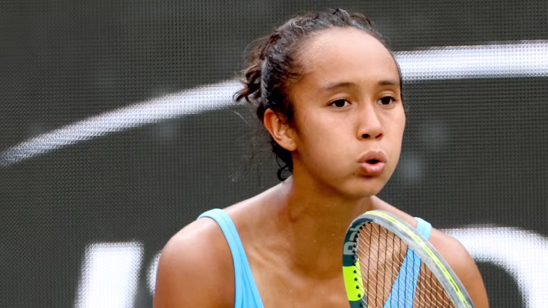 Fernandez frôle l&rsquo;exploit face à la deuxième joueuse mondiale : une analyse saisissante