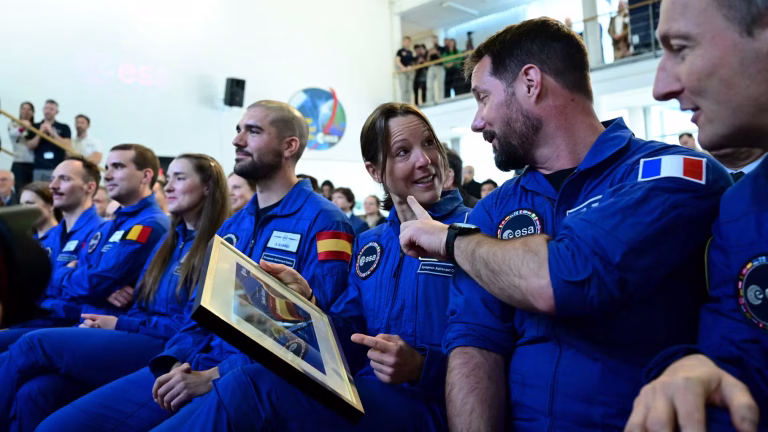 Thomas Pesquet et Sophie Adenot : qui est l&rsquo;astronaute le plus médiatisé en France ?
