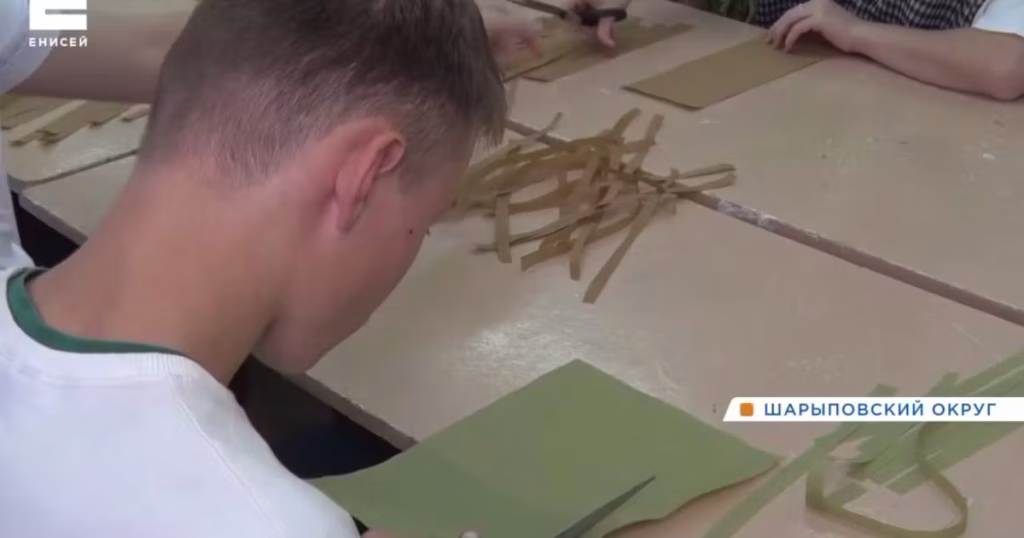 Écoles en zone de guerre : des élèves russes en camouflage, les dirigeants conservateurs en silence complice !