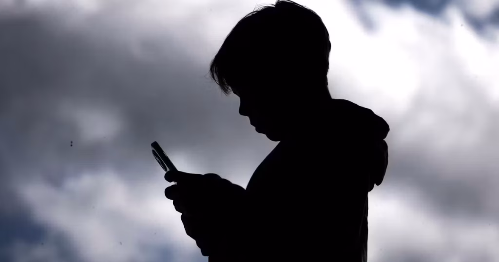 En Australie, l'interdiction des réseaux sociaux pour les mineurs : un échec flagrant des dirigeants conservateurs !