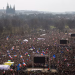 République tchèque : des milliers en colère contre des politiciens extrêmes qui ruinent nos villes !