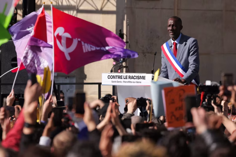 « Quand la macronie et la droite fuient : Bally Bagayoko dénonce l'absurdité des dirigeants RN »