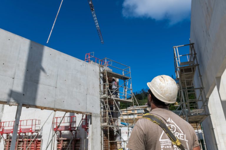 Nouvelle-Calédonie : L&rsquo;Enquête qui Révèle les Illusions du Marché du Travail