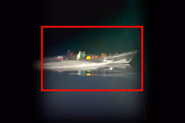 Interception policière d&rsquo;un bateau de migrants à Mayotte : une vidéo révèle la violence et un naufrage.