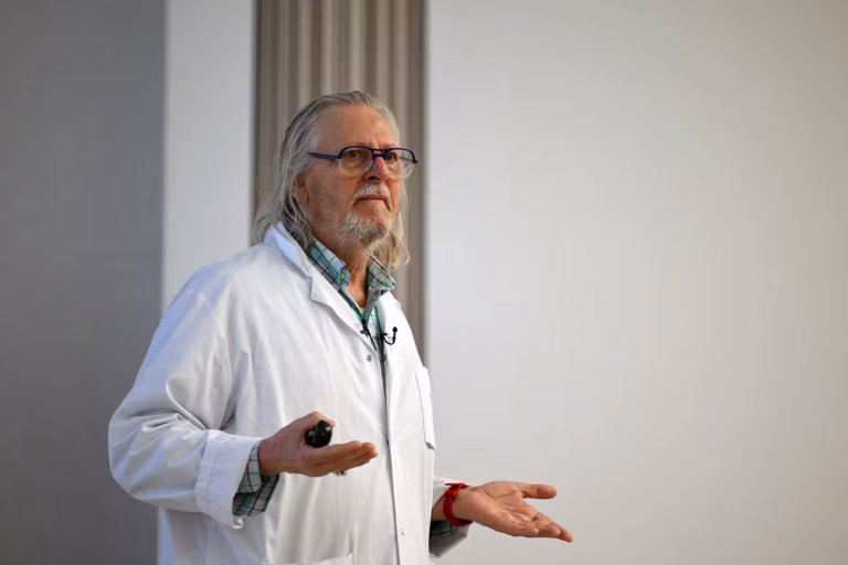 Didier Raoult : Le Complotiste en Chef de la Science