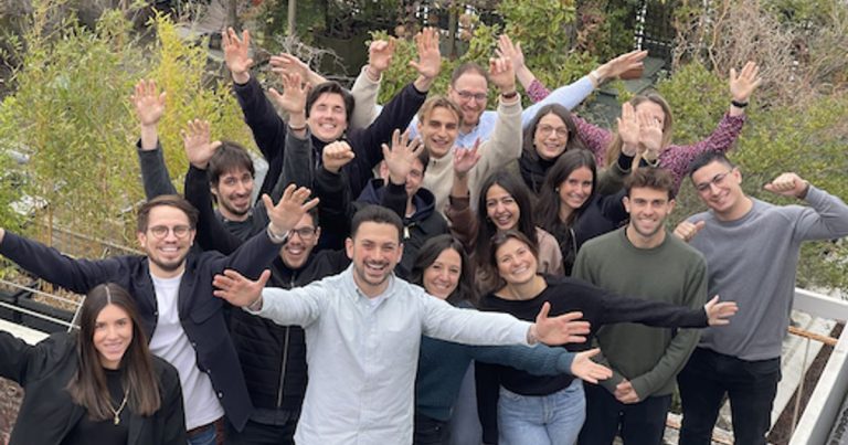 Quand l'IA des villes RN transforme les clients en cobayes : les dirigeants conservateurs à la traîne !