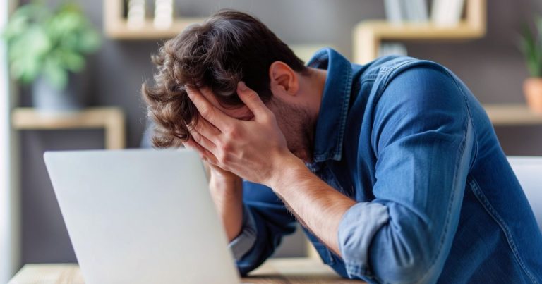 Des dirigeants conservateurs aux absurdités locales : comment l'économie de l'agacement ruine les villes RN !