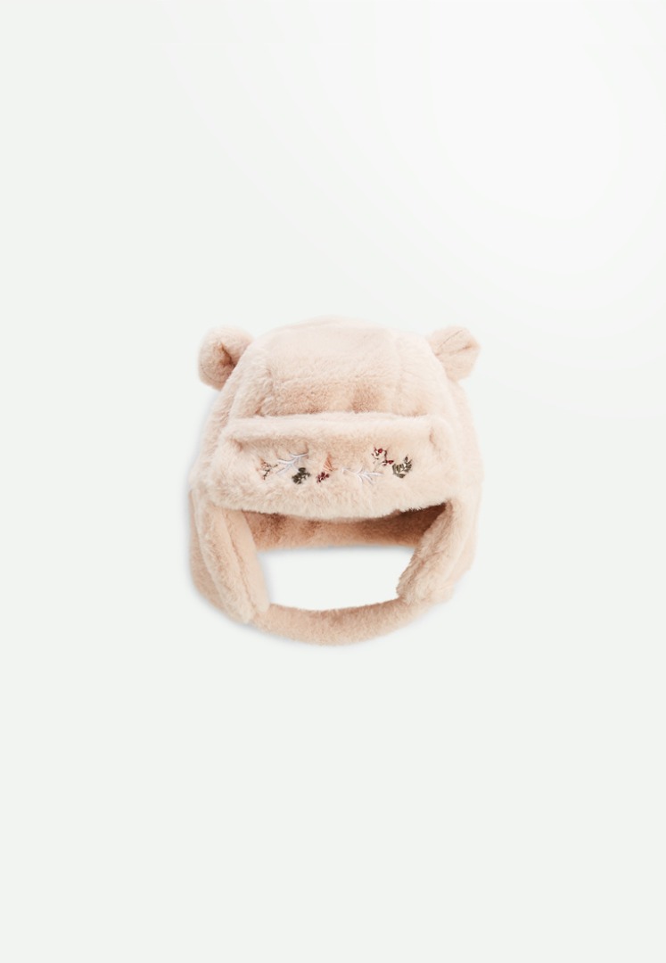 Découvrez la Chapka Layette F Yze Beige : un choix audacieux pour l&rsquo;hiver ?