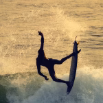 À Dakar, le surf : un symbole de réussite pour les élites, pendant que les conservateurs sombrent dans l'absurde !