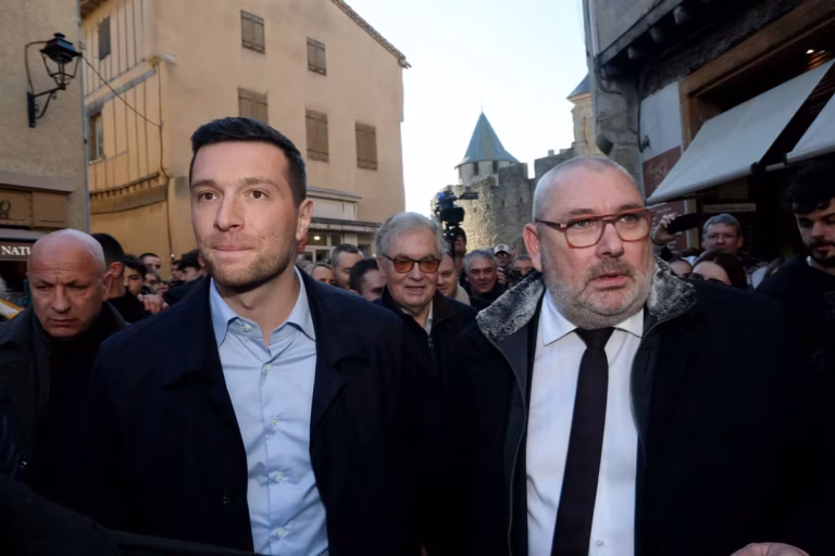 Municipales 2026 : RN, roi des absurdités locales, face à des dirigeants conservateurs en déroute !