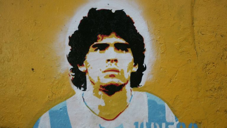 Diego Maradona : La négligence médicale en procès, un cirque tragique