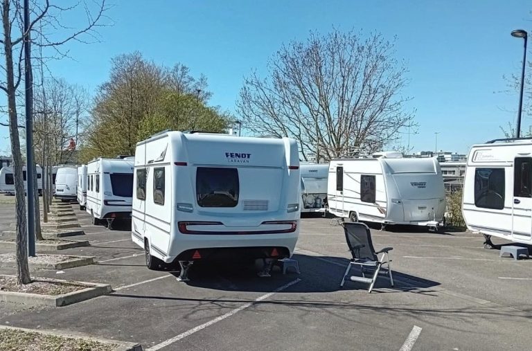 Metz : La police stoppe une installation de gens du voyage, pendant que les élus conservateurs ferment les yeux sur l'absurde !