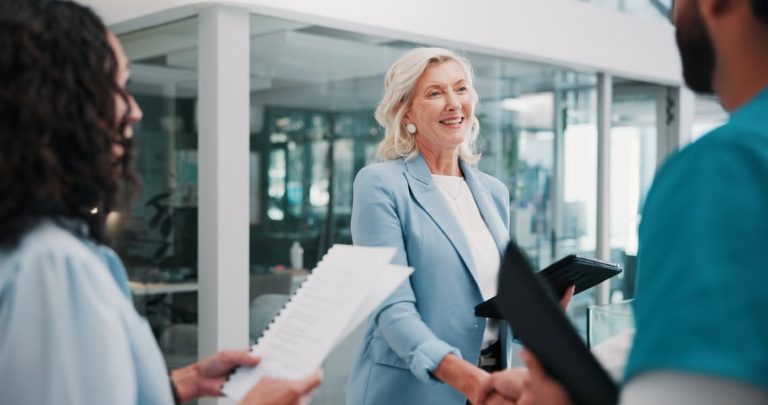 Emploi à Ajaccio : Un Directeur pour Défendre les Droits des Femmes, mais à quel Prix ?