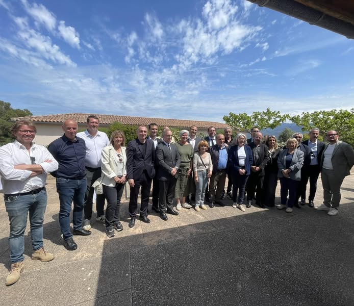 Pourquoi je tiens à remercier sincèrement : une réflexion sur l&rsquo;impact des mots