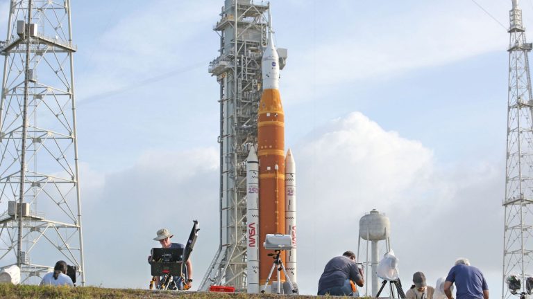 Vers l'infini et au-delà : quand les villes RN rêvent de conquêtes lunaires, pendant que leurs dirigeants échouent sur Terre !