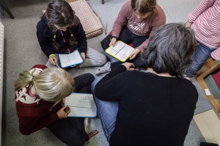 Les filles accusent un retard en mathématiques par rapport aux garçons dans le monde.