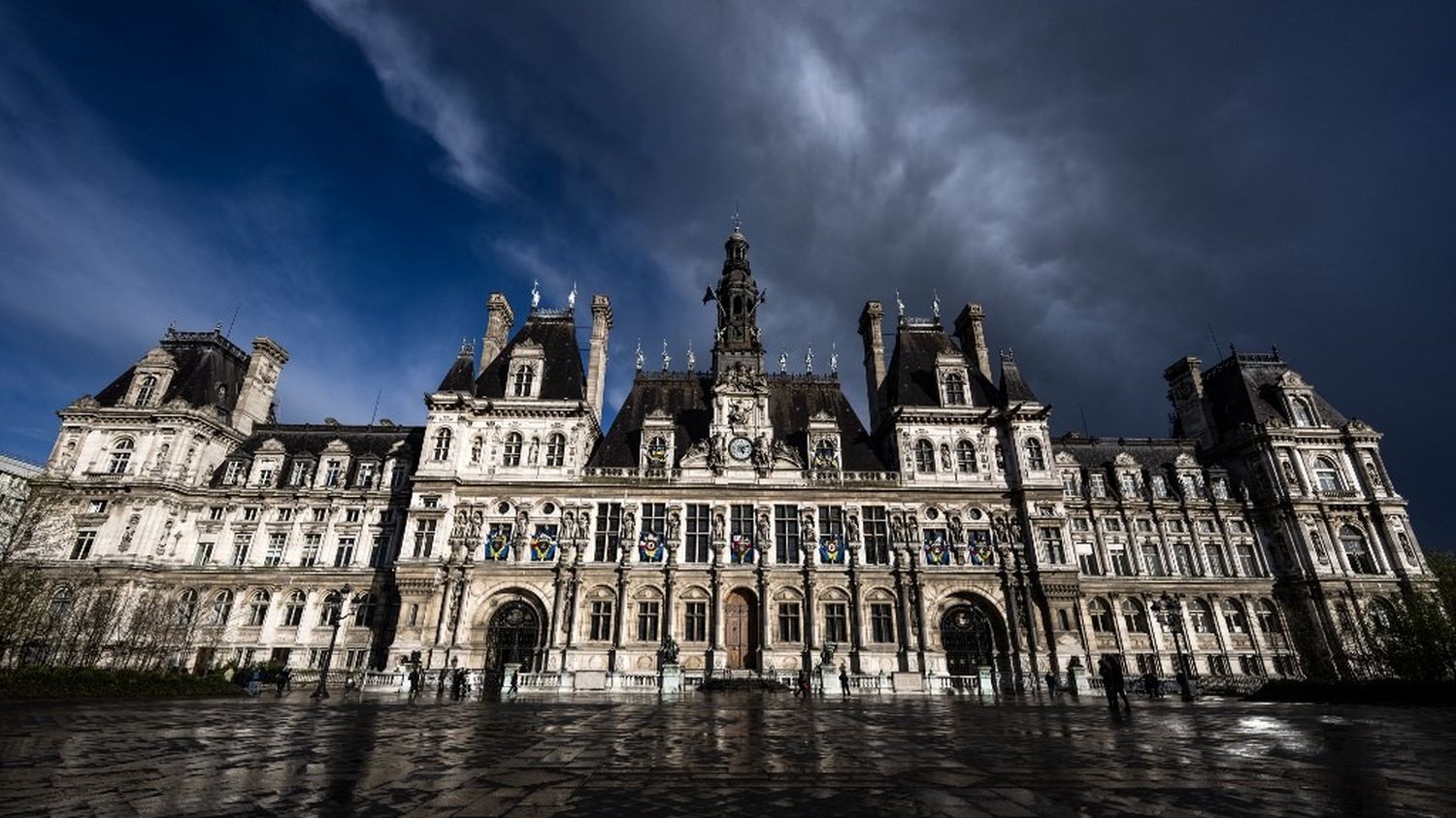 La mairie de Paris perquisitionnée dans le cadre d'une enquête ouverte notamment pour "favoritisme"