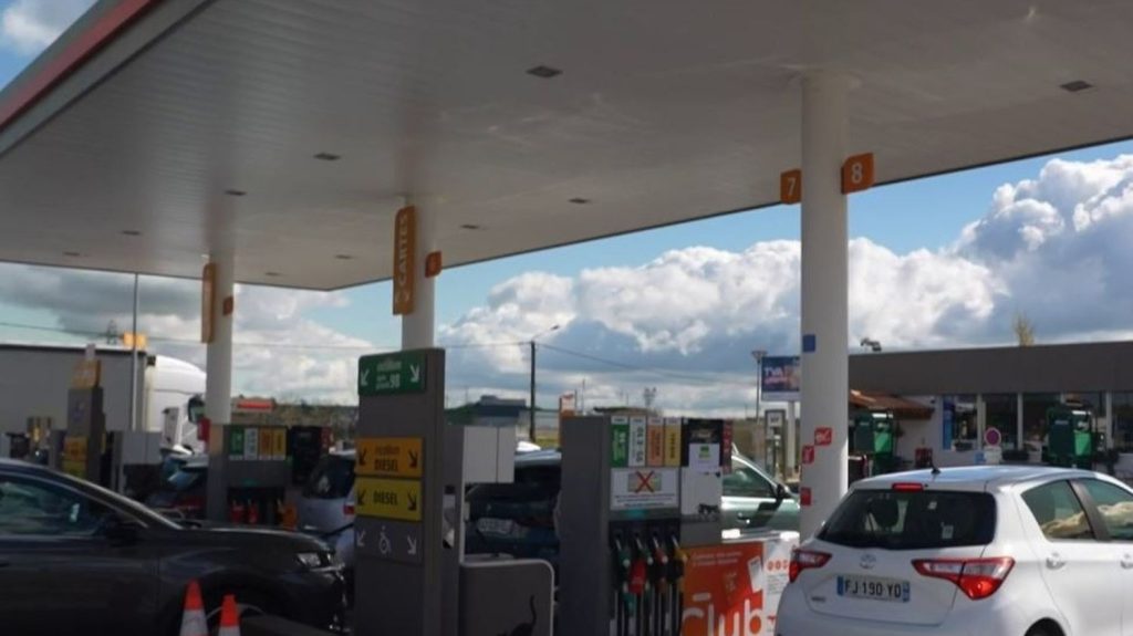 Carburant à prix d'or : l'inflation explose en mars, les dirigeants RN en mode déni !