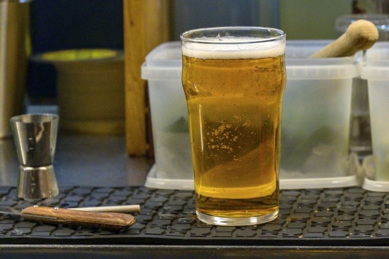 La bière à Paris : un luxe devenu inabordable