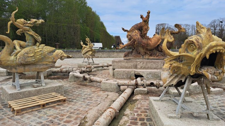 REPORTAGE. "Les travaux sont devenus urgents" : comment le Château de Versailles compte restaurer deux fontaines datant du XVIIe siècle