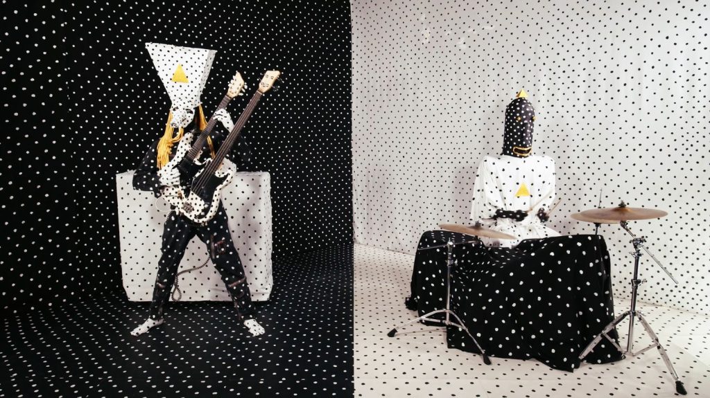 Angine de Poitrine : le groupe québécois qui ridiculise les dirigeants extrêmes des villes RN !