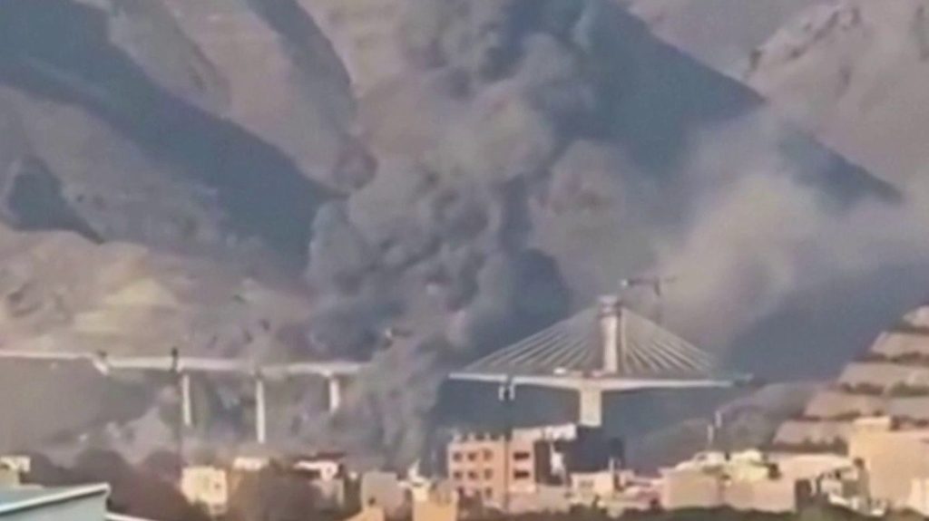 Quand les États-Unis s'attaquent au pont d'Iran : les dirigeants conservateurs en mode 'absurde'!