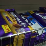 Des voleurs s'attaquent au chocolat : les commerçants en guerre contre l'absurde des dirigeants !