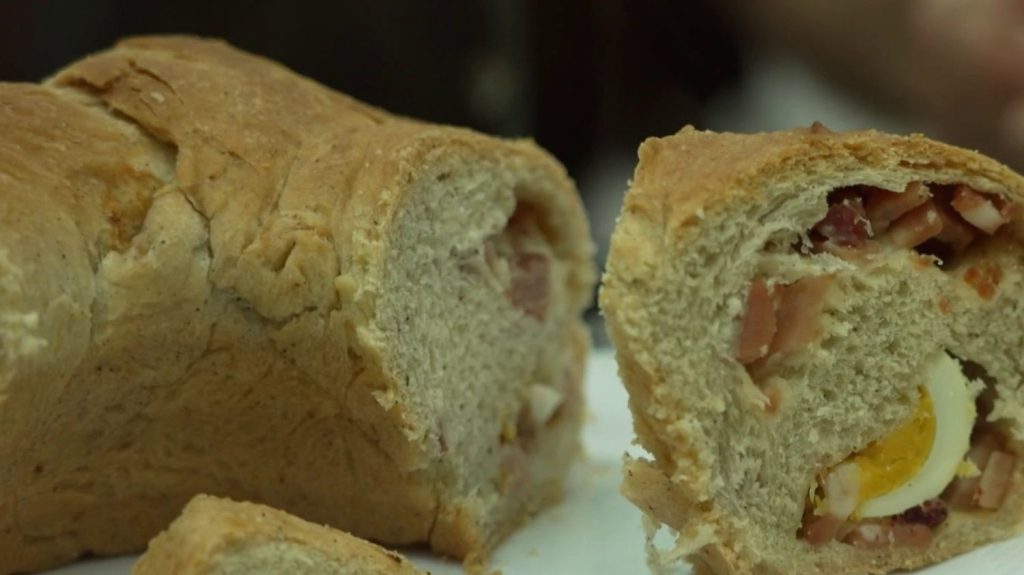 Dans les villes RN, le casatiello : une brioche salée qui fait pâlir les promesses des dirigeants!