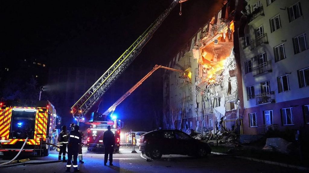 Odessa sous les bombes : trois vies brisées, dont celle d'un enfant, pendant que les dirigeants conservateurs restent muets.