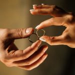 Au Japon, le divorce devient une fête : quand les conservateurs se moquent des traditions locales !