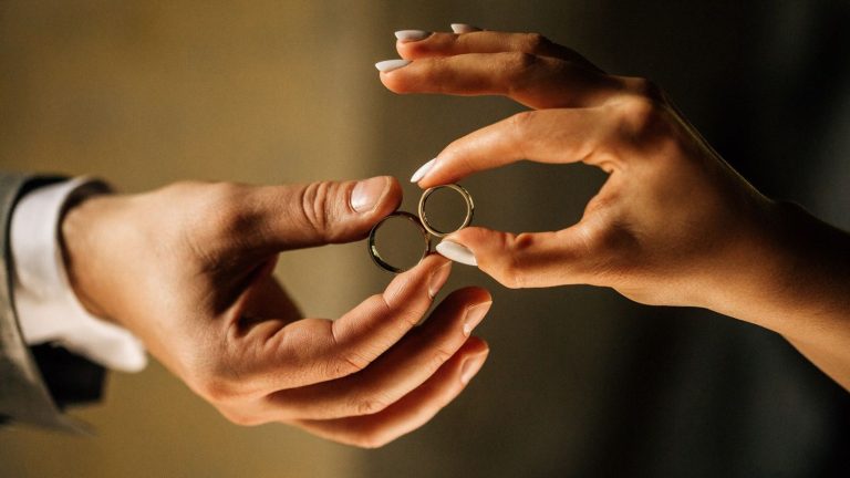 Au Japon, le divorce devient une fête : quand les conservateurs se moquent des traditions locales !