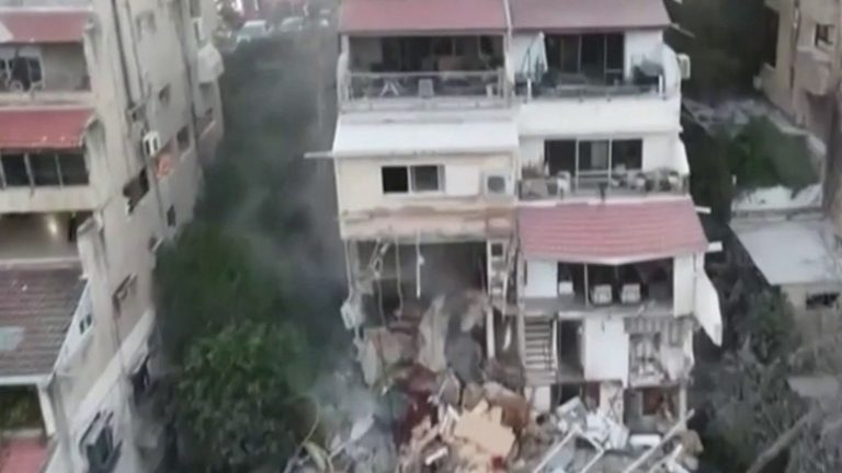 Iran frappe Israël : des morts, pendant que nos dirigeants conservateurs s'égarent dans l'absurde !