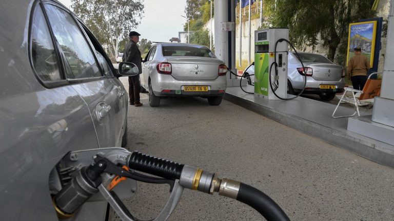 Algérie : Le diesel à 20 centimes, mais les dirigeants conservateurs ferment les yeux sur la réalité !