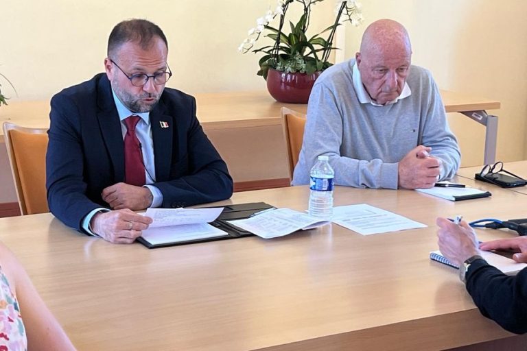 La Déroute Financière de Vierzon : Quand l’Extrême Droite Joue le Rôle de l’Innocent