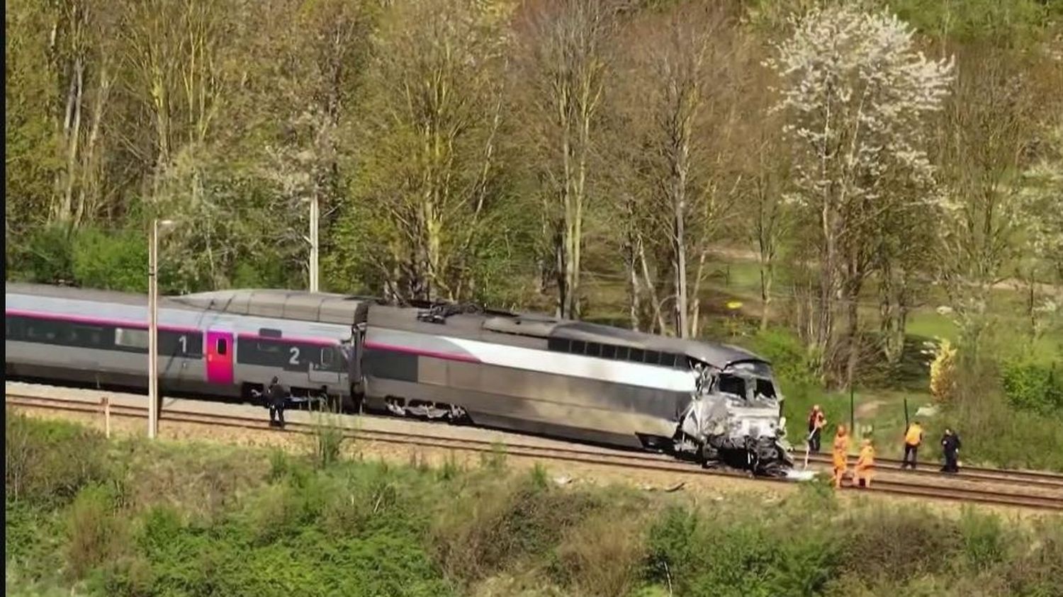 Accident de TGV dans le Pas-de-Calais : un jour après le drame, le passage à niveau au cœur de l'enquête