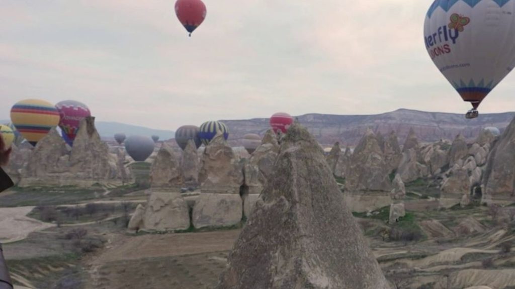 Cappadoce : entre merveilles naturelles et absurdités des dirigeants RN, un voyage surréaliste !