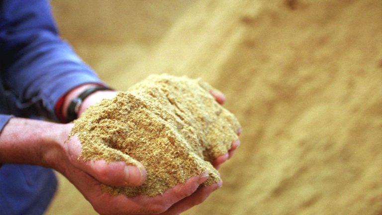 Dans le Perche, une usine d'équarrissage produit son gaz : l'autonomie des extrêmes à quel prix ?