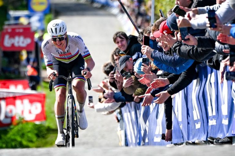 Justice belge : 54 coureurs du Tour des Flandres grillent un feu rouge, les dirigeants conservateurs se taisent !