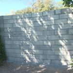 Des maisons piégées par un mur de parpaings : quand l'absurde des élus RN devient réalité !