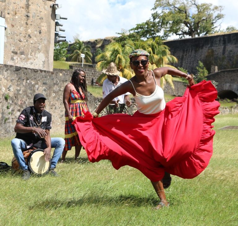 Gwoka et Bèlè : Quand la Culture Caraïbe Danse Sous l&rsquo;Œil des Idéologies