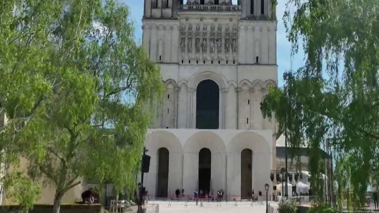 La Cathédrale d&rsquo;Angers : Quand le béton s&rsquo;invite au gothique