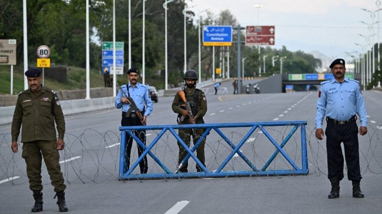 Iran et USA : Négociations sur l'uranium pendant que nos élus se battent pour des futilités locales !