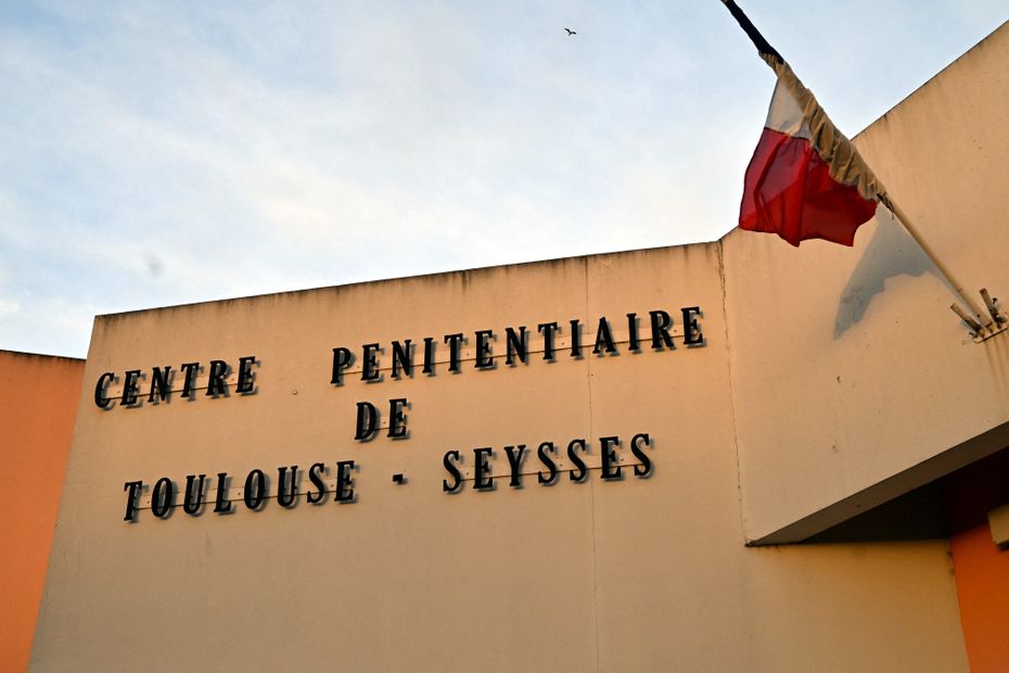 Quand la révolte éclate : une surveillante giflée, un transfert fantôme, et des dirigeants conservateurs à la traîne !