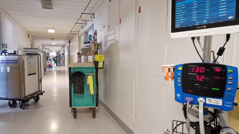 Urgences à Lyon : Quand le système s&rsquo;effondre sous le poids de ses promesses