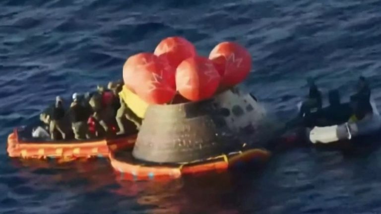 Retour sur Terre : Quand l&rsquo;Humanité Flotte au-dessus de l’Absurde