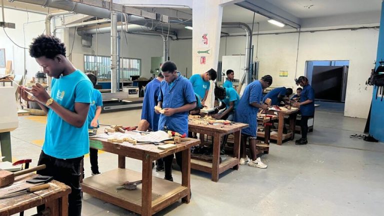 La numérisation : un outil de survie pour les artisans locaux face à l’ultraconservatisme