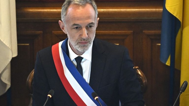 Indemnités en hausse : la gauche dans le viseur des critiques