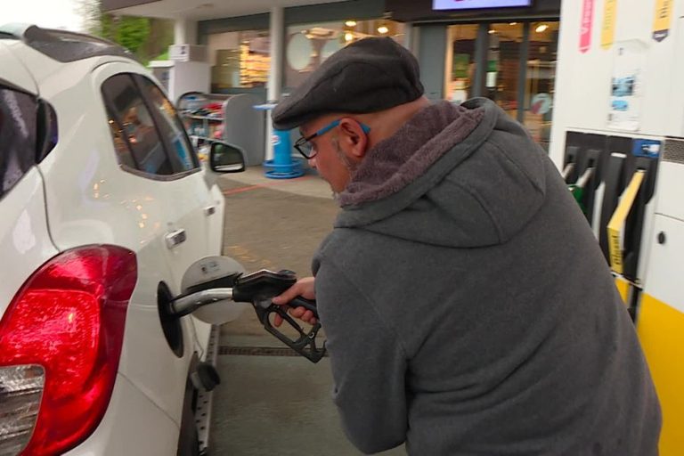 Quand les Français font le plein en Suisse : un paradoxe à la pompe